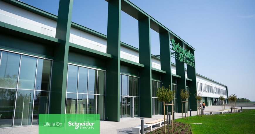 Schneider Electric stärkt Energiewende in Europa mit neuer Smart Factory in Ungarn